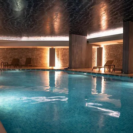 Modern With On-site Gym And Istambul