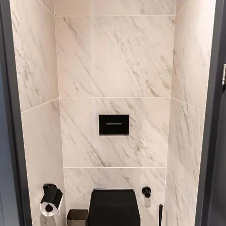 Modern With On-site Gym And Istambul